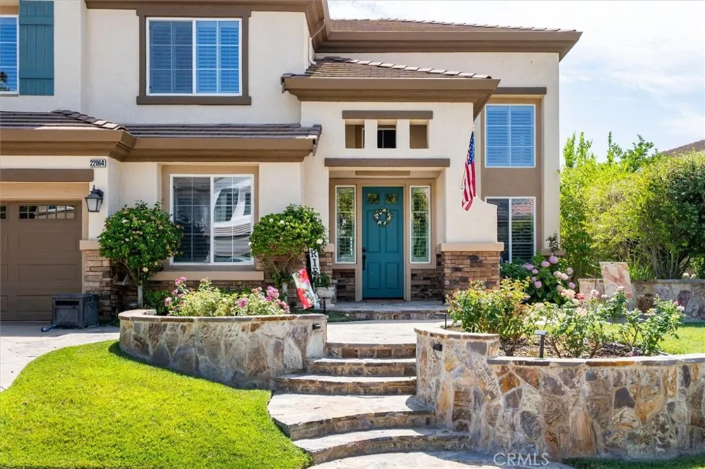 22064 Gold Canyon Saugus, CA 91390