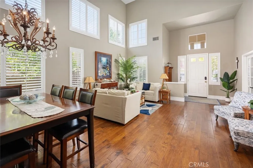 22064 Gold Canyon Saugus, CA 91390
