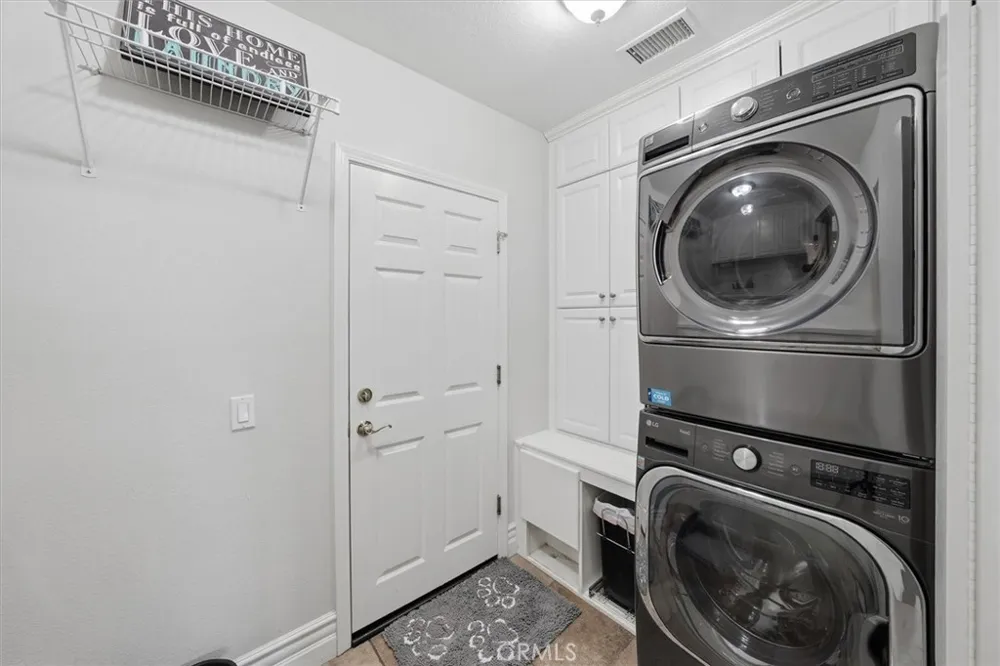 22064 Gold Canyon Saugus, CA 91390