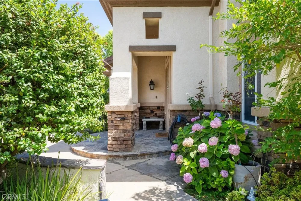 22064 Gold Canyon Saugus, CA 91390