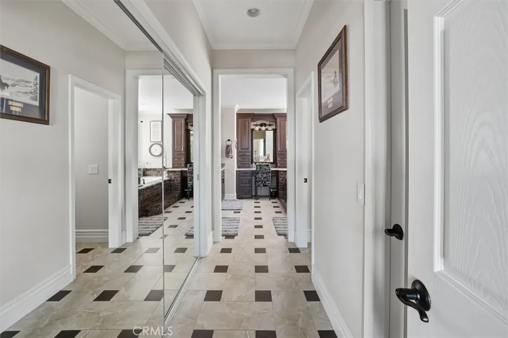 22064 Gold Canyon Saugus, CA 91390