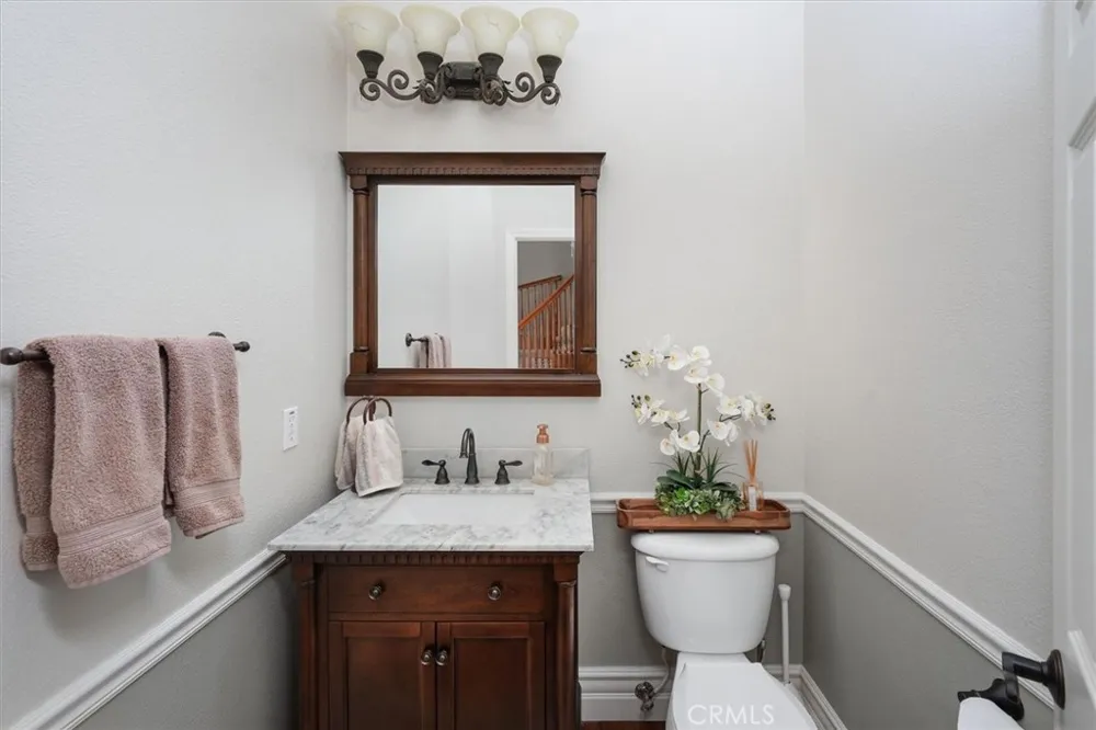 22064 Gold Canyon Saugus, CA 91390