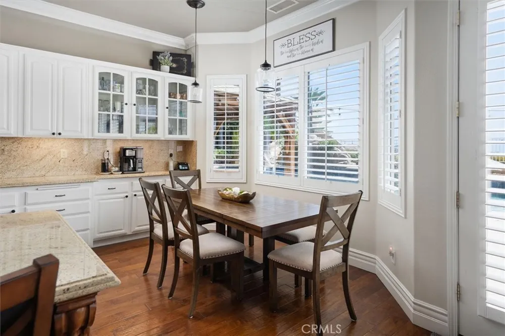 22064 Gold Canyon Saugus, CA 91390