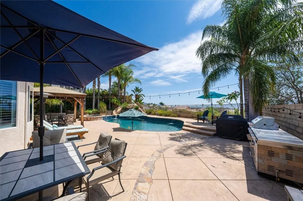 22064 Gold Canyon Saugus, CA 91390