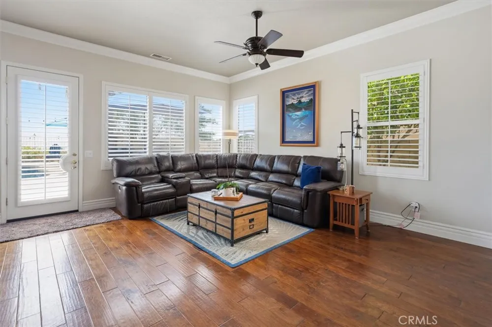 22064 Gold Canyon Saugus, CA 91390