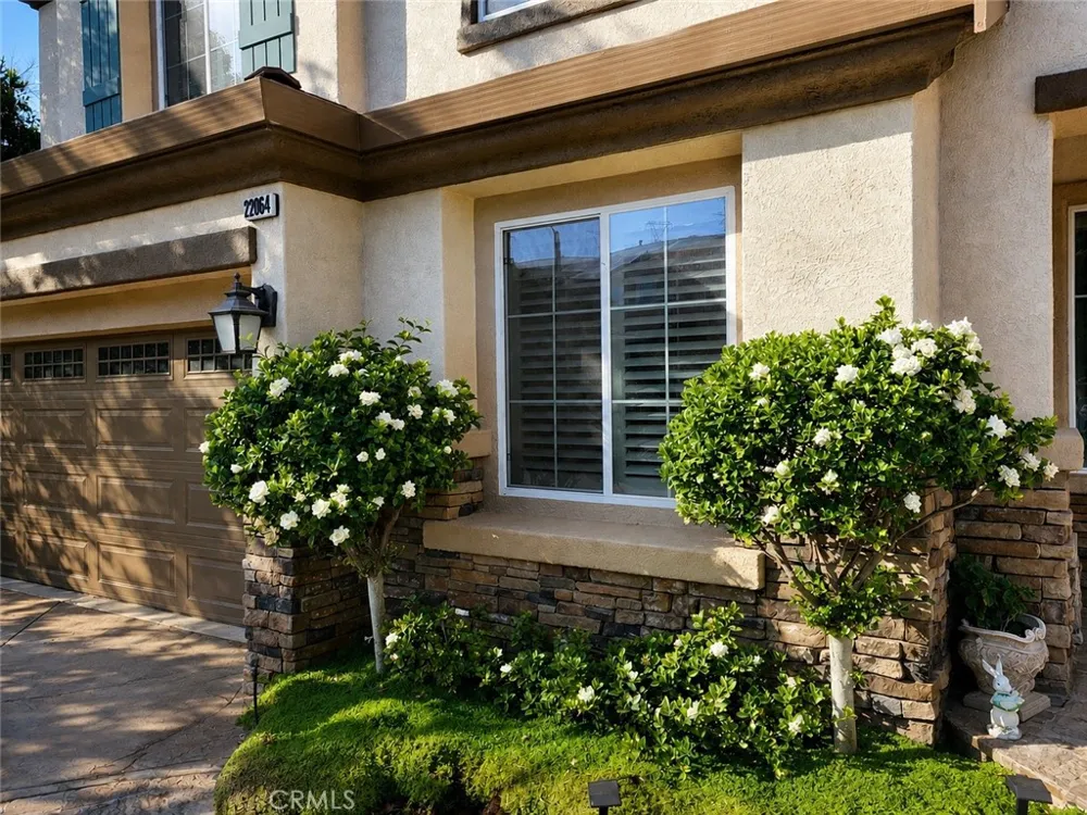 22064 Gold Canyon Saugus, CA 91390