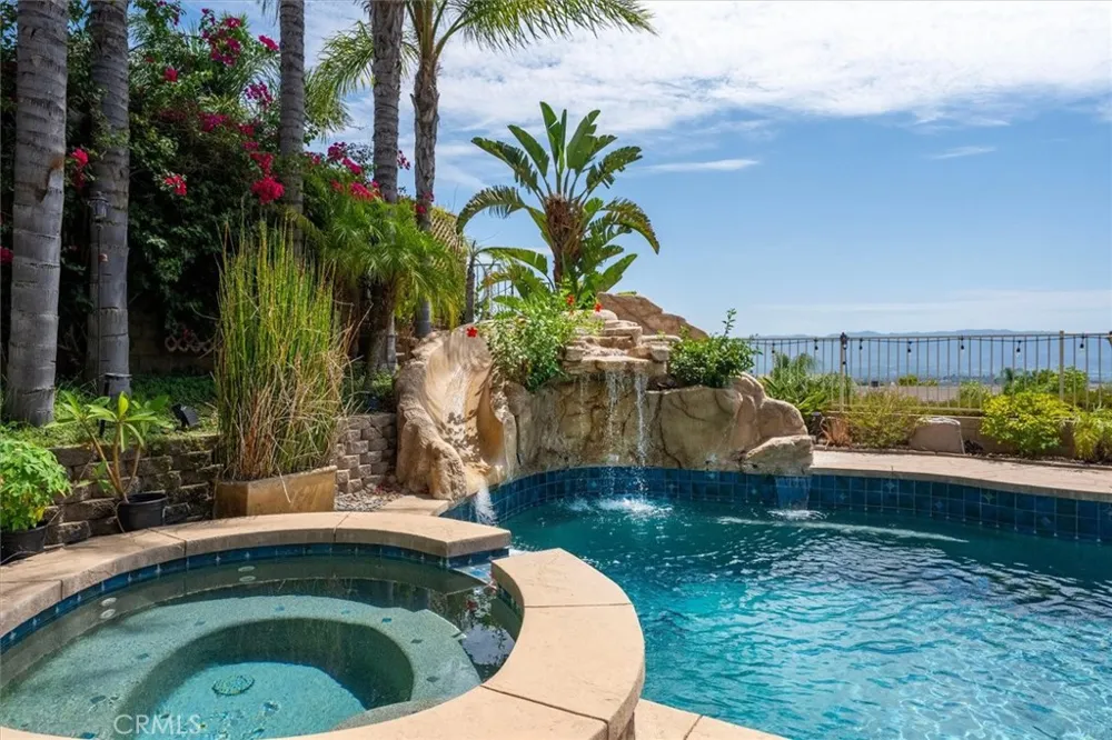 22064 Gold Canyon Saugus, CA 91390