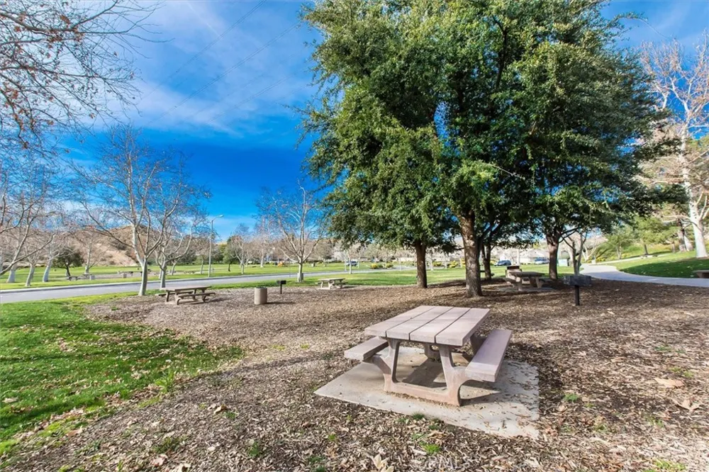 22064 Gold Canyon Saugus, CA 91390