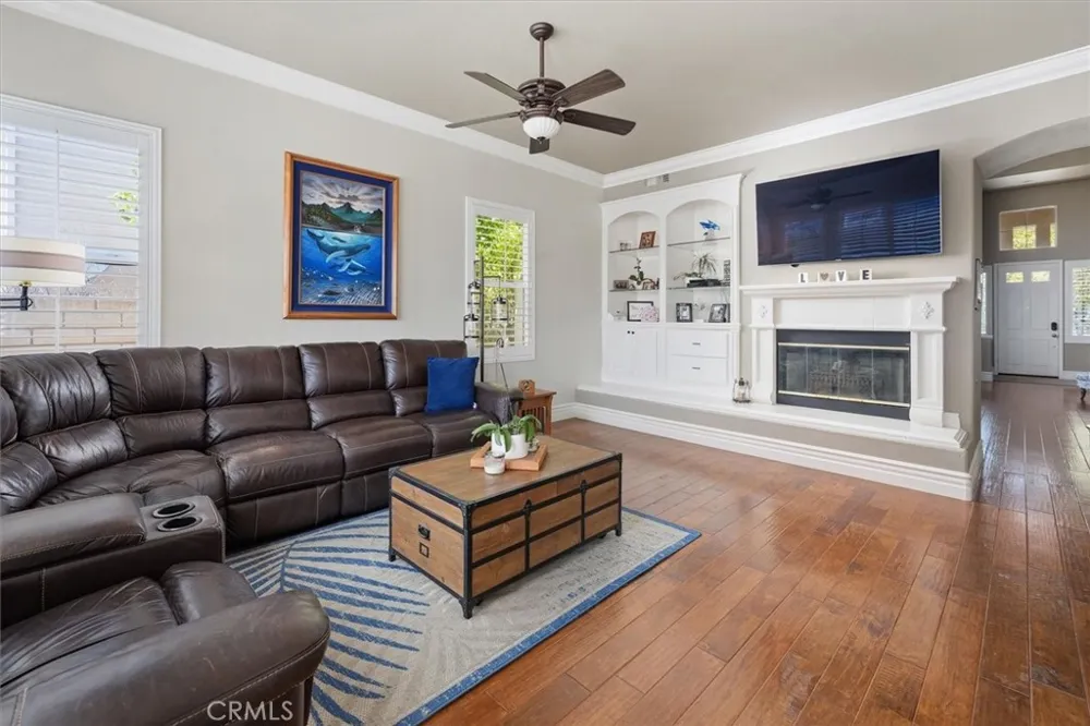 22064 Gold Canyon Saugus, CA 91390