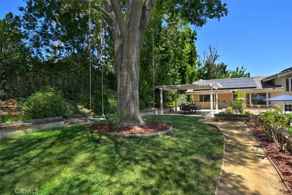4237 Ellenita Tarzana, CA 91356