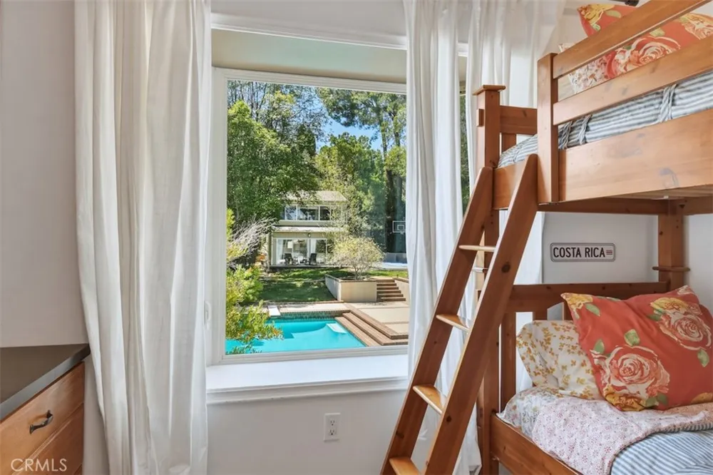 4237 Ellenita Tarzana, CA 91356