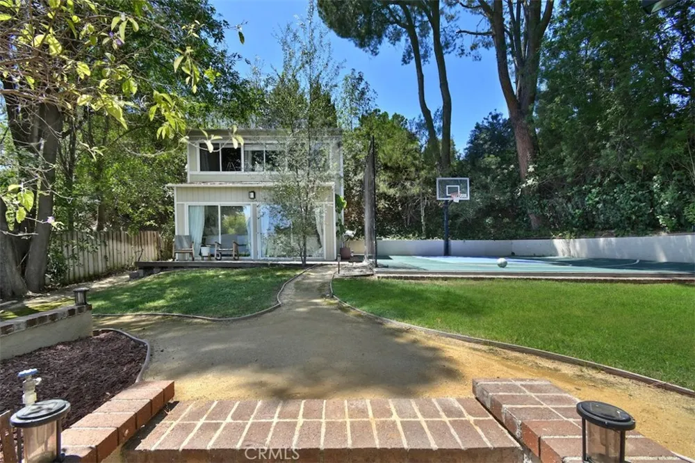4237 Ellenita Tarzana, CA 91356