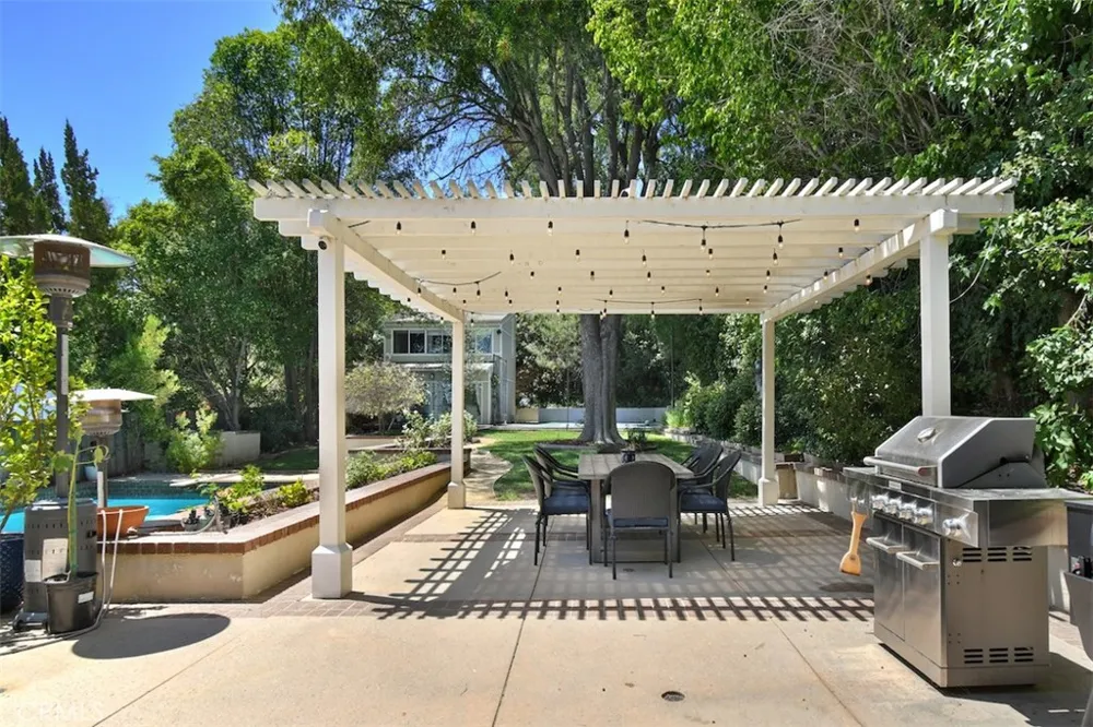 4237 Ellenita Tarzana, CA 91356