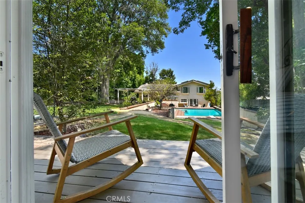4237 Ellenita Tarzana, CA 91356