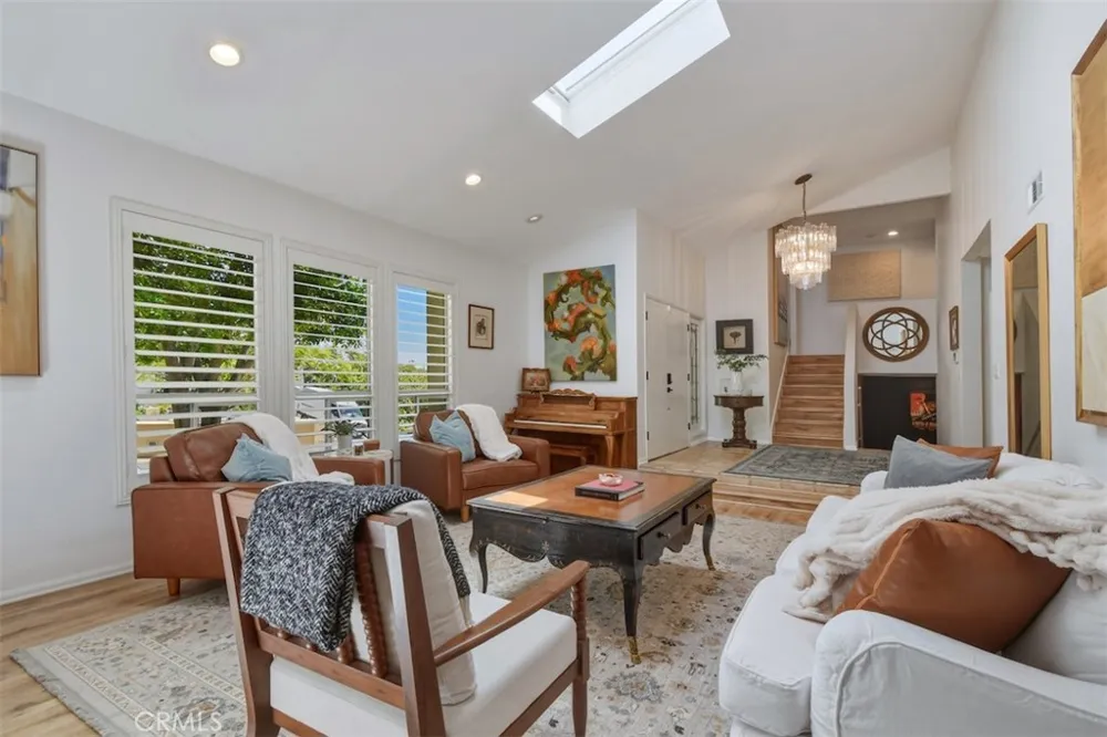 4237 Ellenita Tarzana, CA 91356