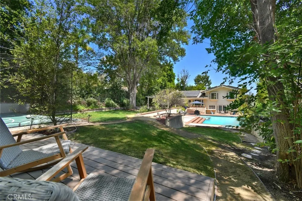 4237 Ellenita Tarzana, CA 91356