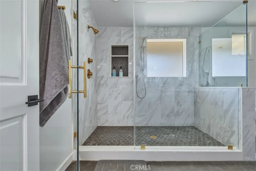 4237 Ellenita Tarzana, CA 91356
