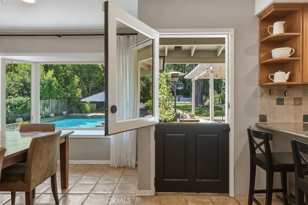 4237 Ellenita Tarzana, CA 91356