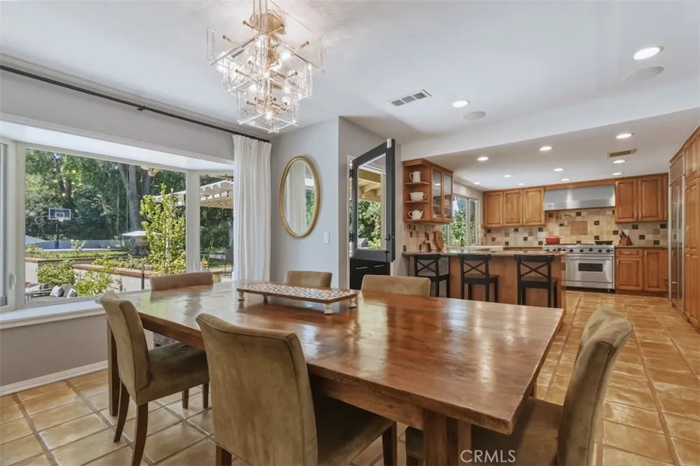 4237 Ellenita Tarzana, CA 91356