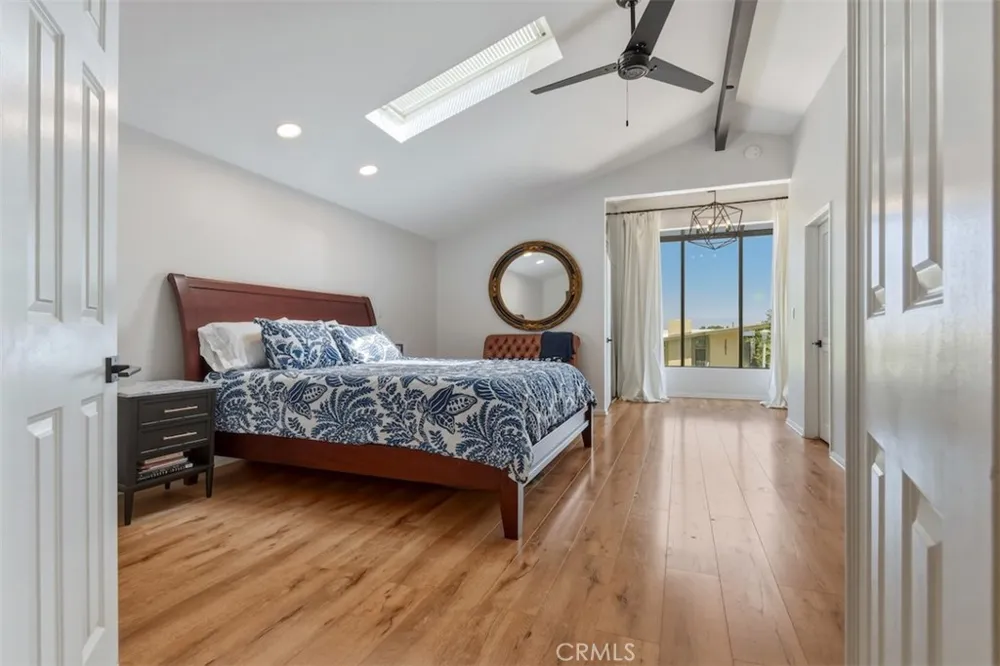 4237 Ellenita Tarzana, CA 91356