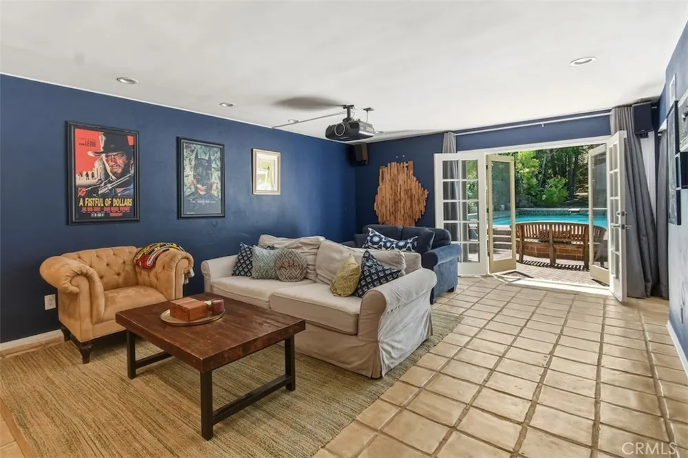 4237 Ellenita Tarzana, CA 91356