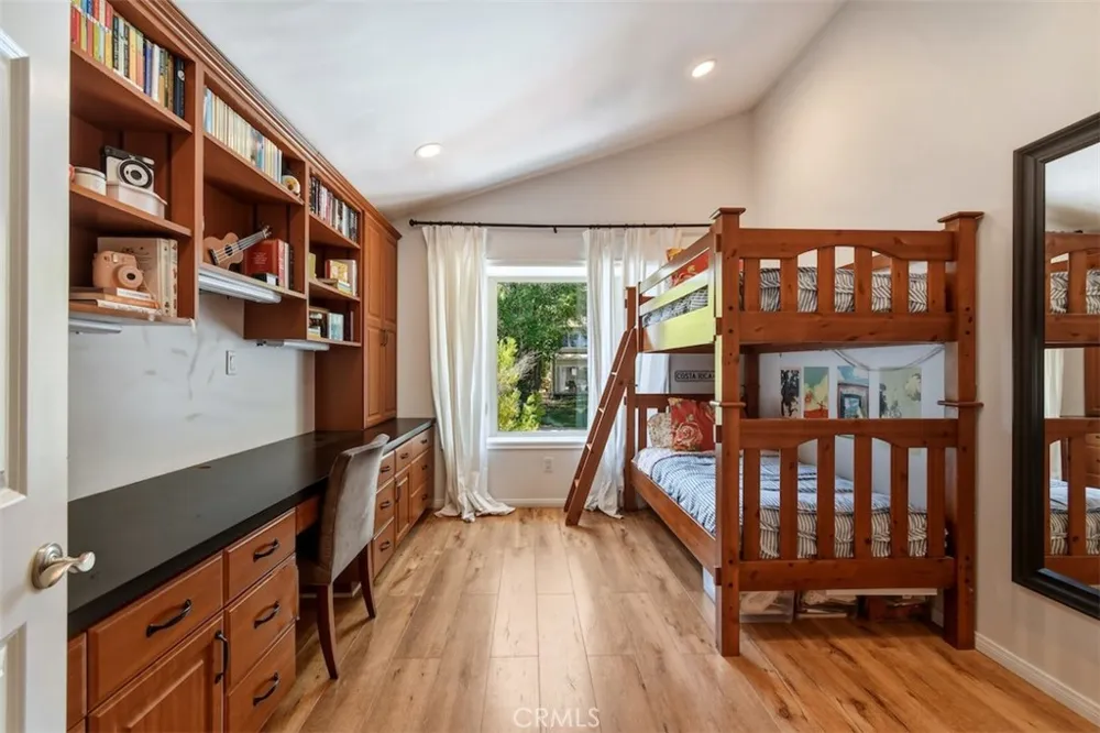 4237 Ellenita Tarzana, CA 91356