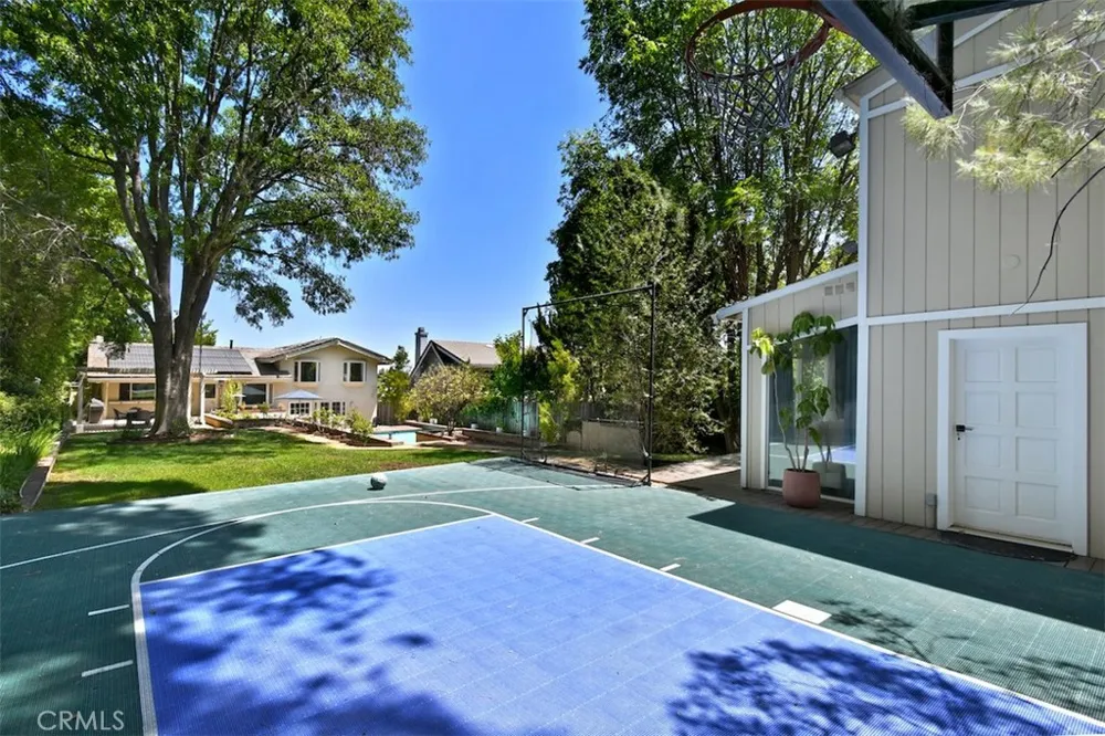 4237 Ellenita Tarzana, CA 91356