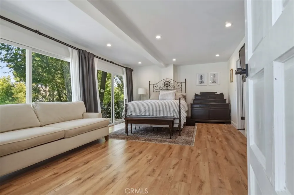 4237 Ellenita Tarzana, CA 91356