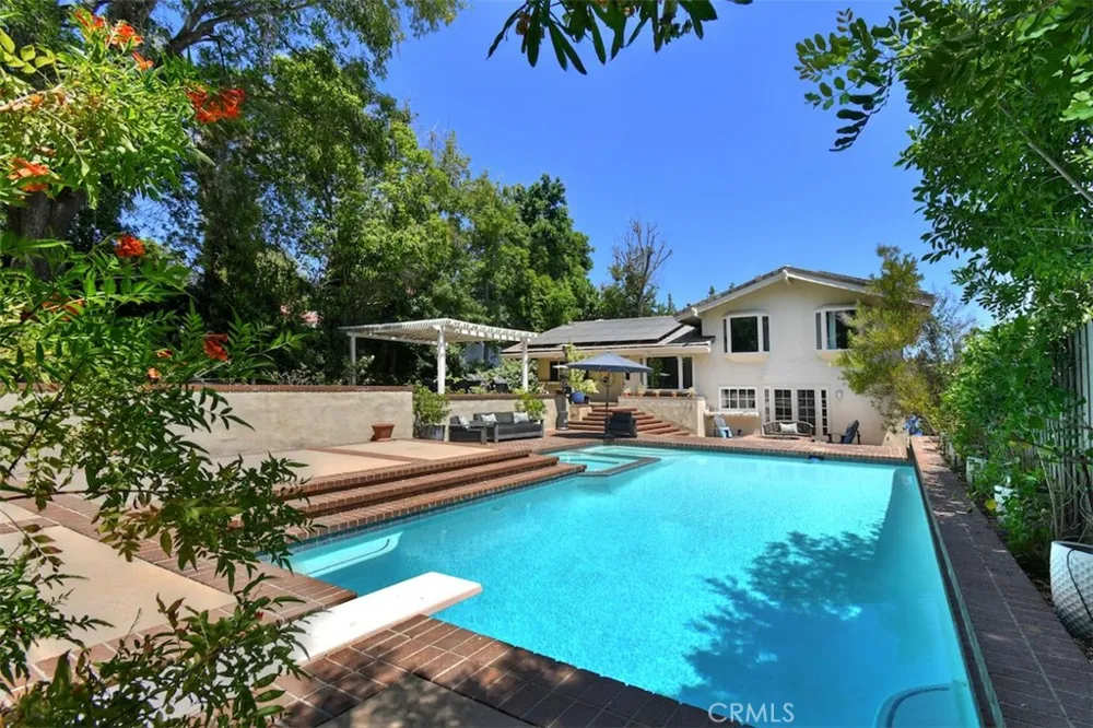 4237 Ellenita Tarzana, CA 91356