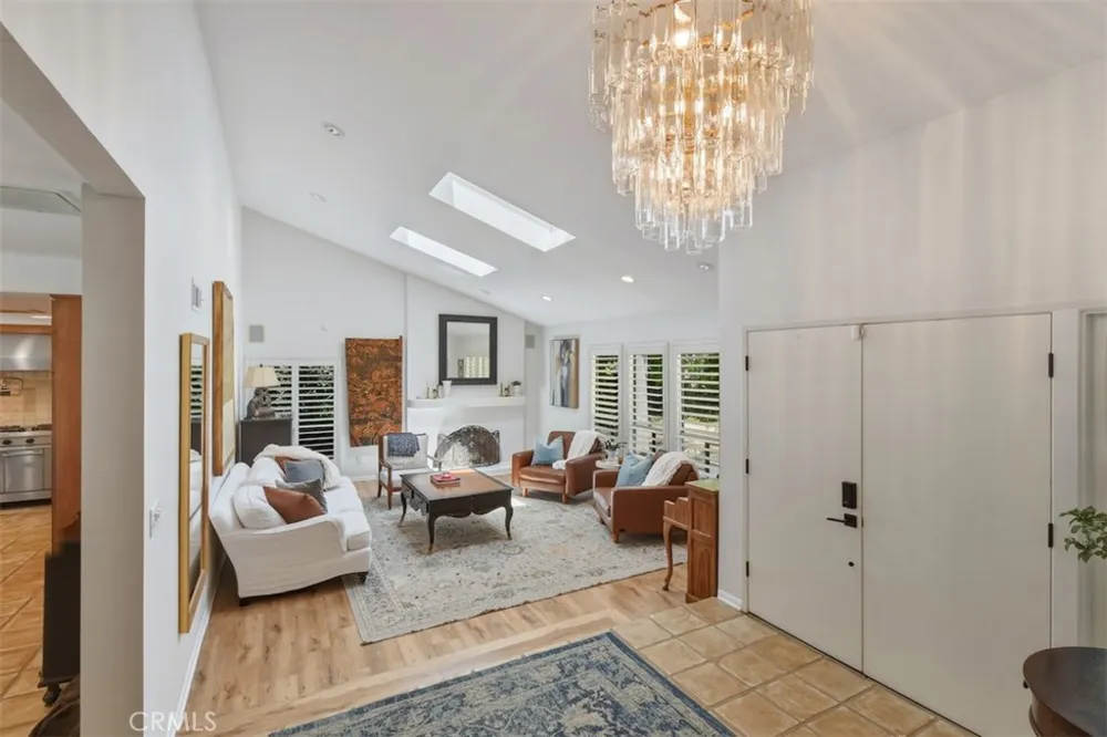 4237 Ellenita Tarzana, CA 91356