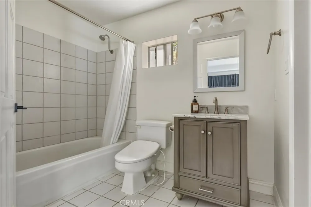 4237 Ellenita Tarzana, CA 91356