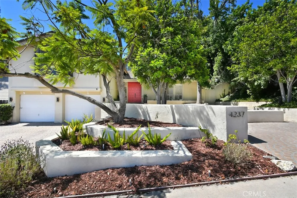 4237 Ellenita Tarzana, CA 91356