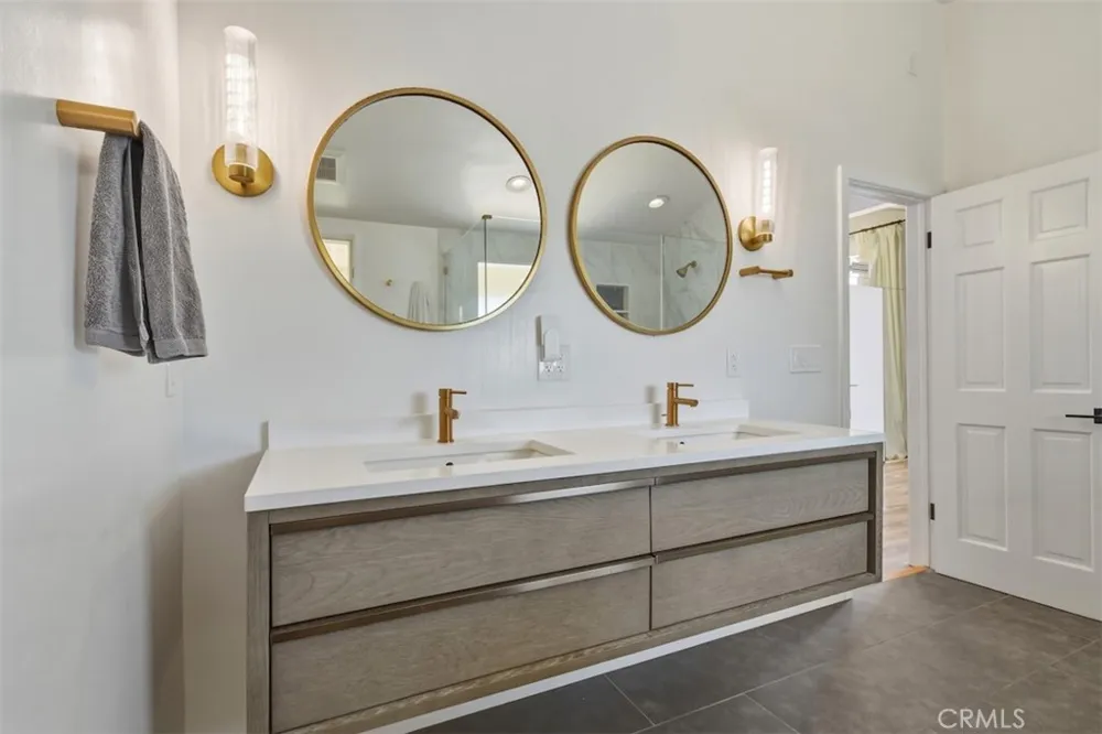 4237 Ellenita Tarzana, CA 91356