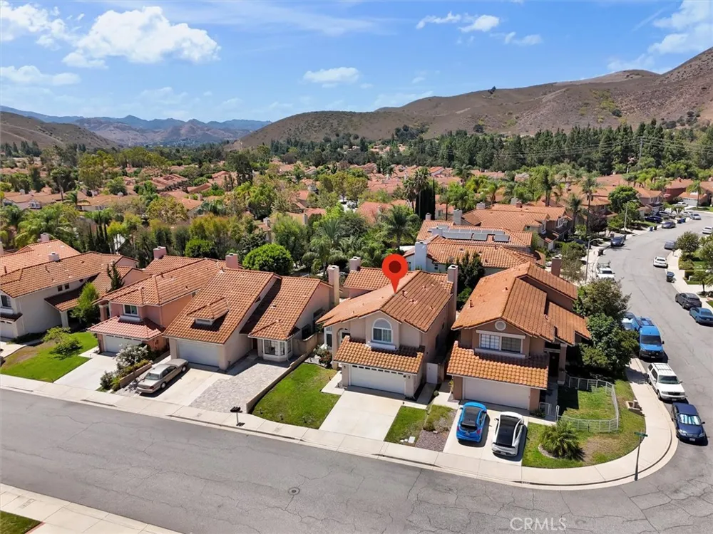 537 Savona Oak Park, CA 91377