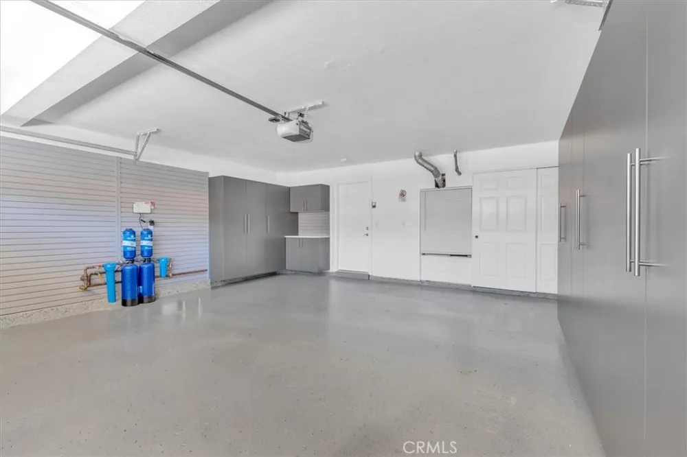 537 Savona Oak Park, CA 91377