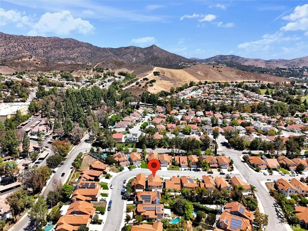 537 Savona Oak Park, CA 91377