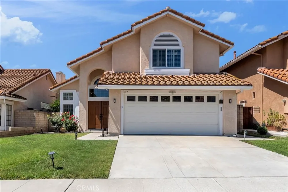 537 Savona Oak Park, CA 91377