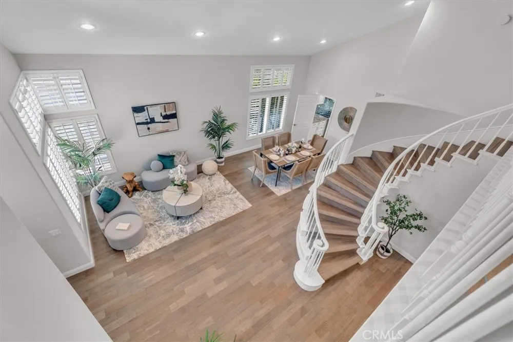 537 Savona Oak Park, CA 91377