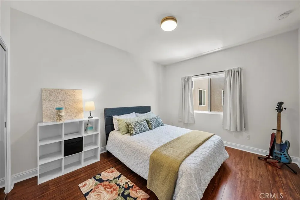 7132 Farralone #205 Canoga Park, CA 91303