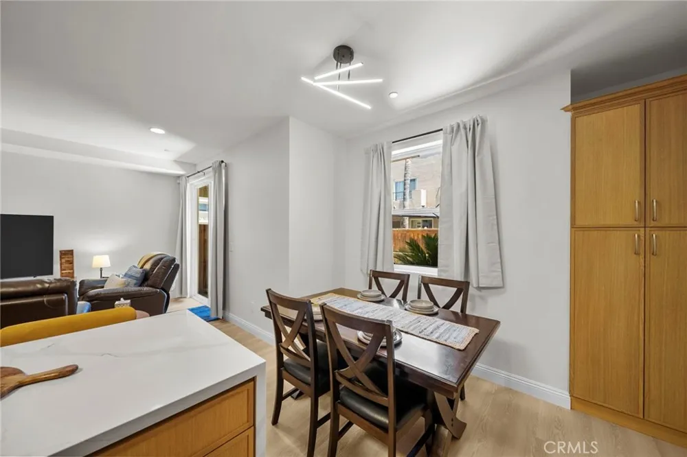 7132 Farralone #205 Canoga Park, CA 91303
