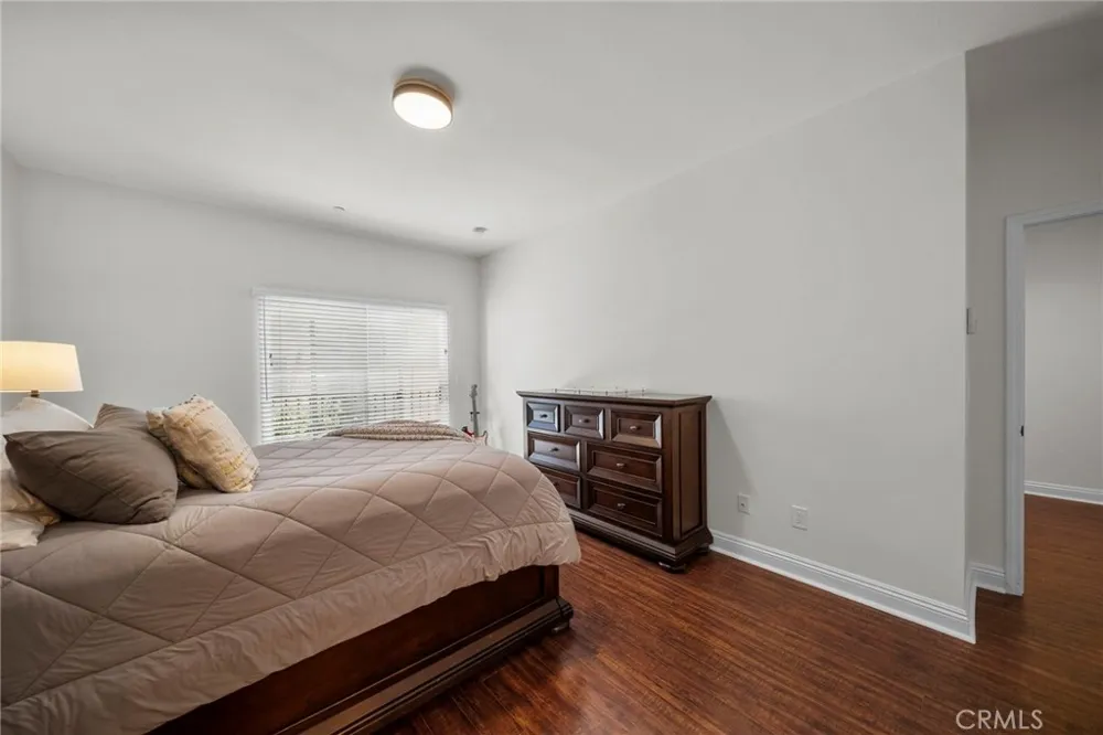 7132 Farralone #205 Canoga Park, CA 91303