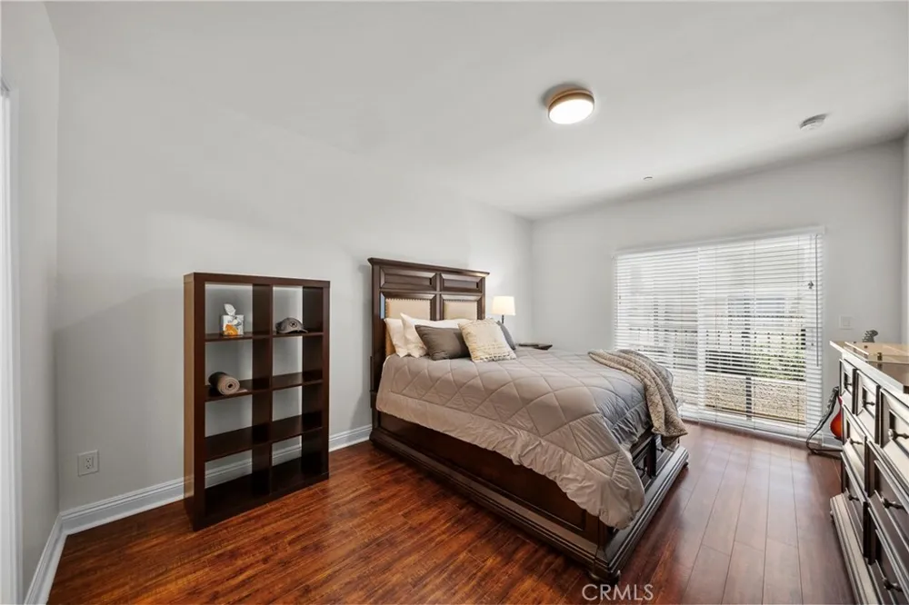 7132 Farralone #205 Canoga Park, CA 91303