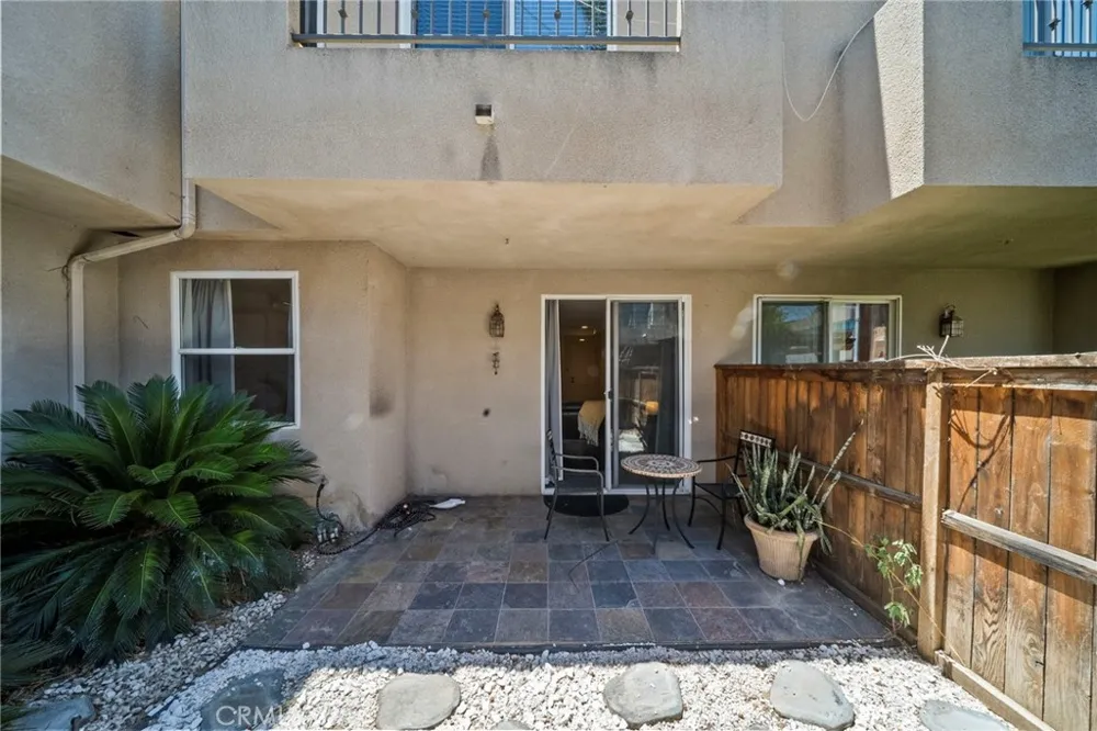 7132 Farralone #205 Canoga Park, CA 91303