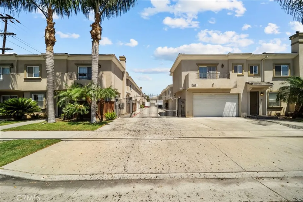 7132 Farralone #205 Canoga Park, CA 91303