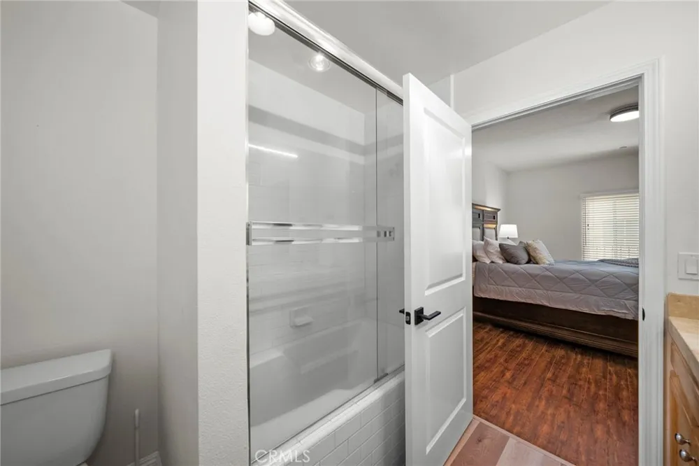 7132 Farralone #205 Canoga Park, CA 91303
