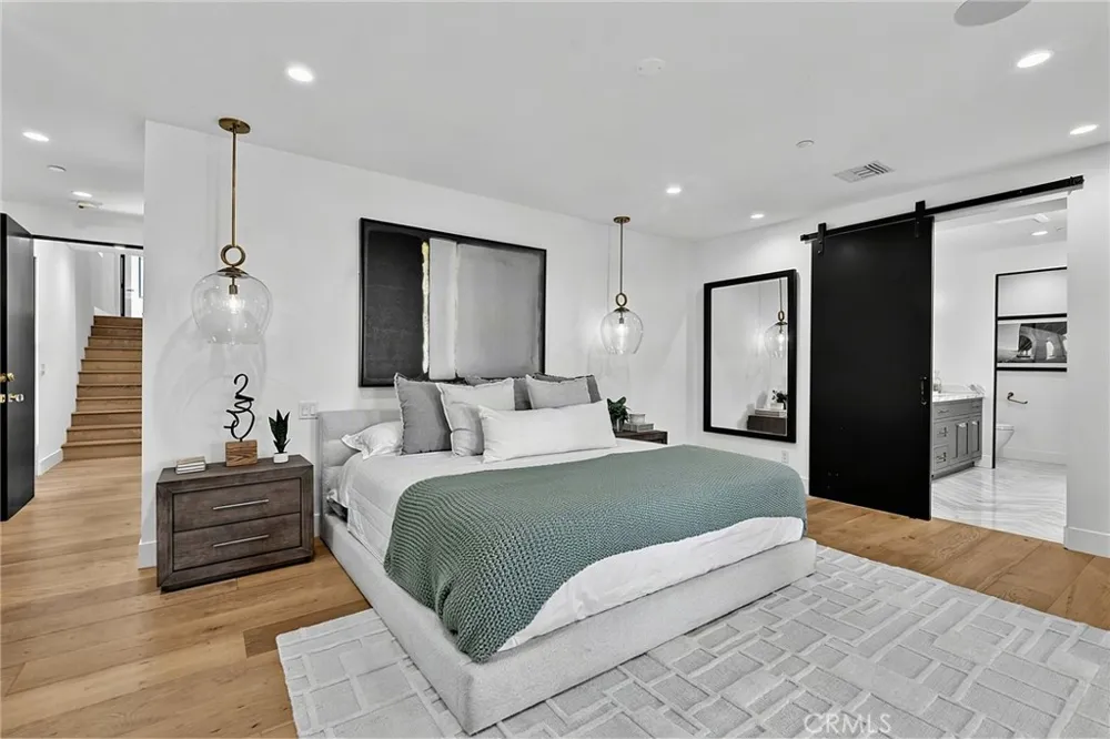11553 Sunshine Terrace Studio City, CA 91604
