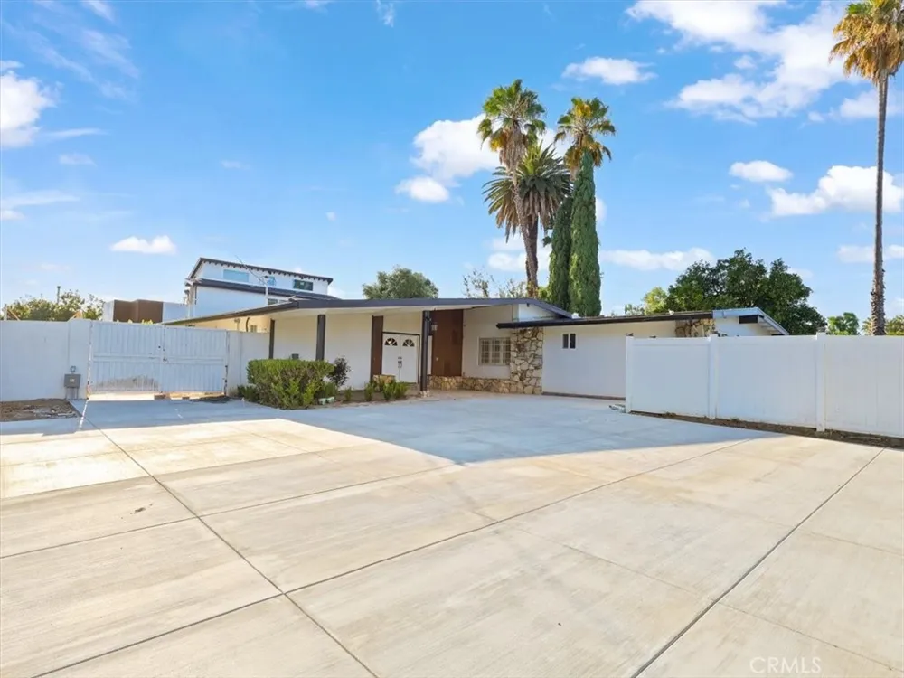 8501 Enfield Avenue Northridge, CA 90011