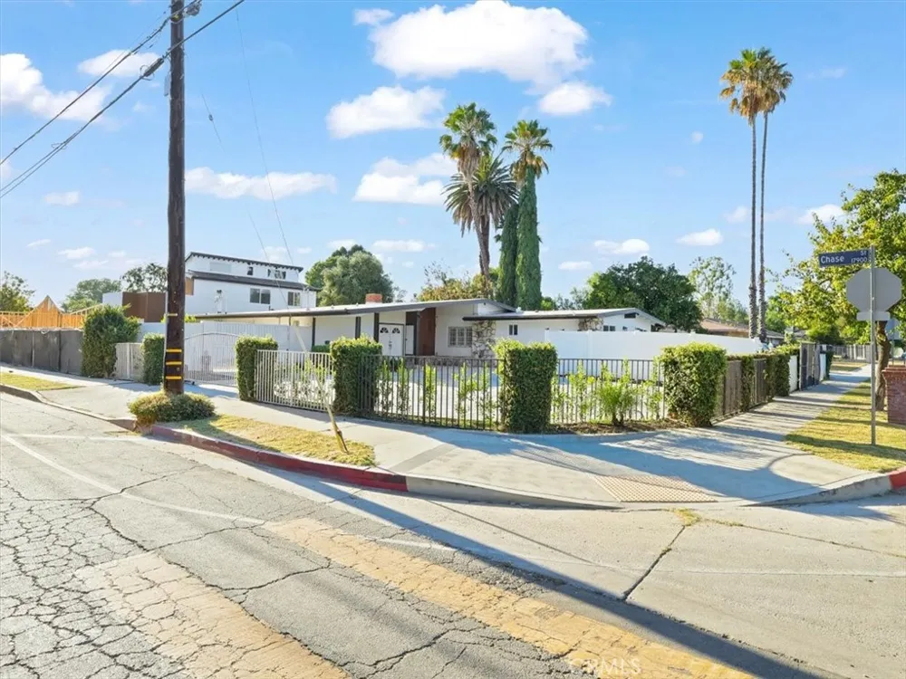 8501 Enfield Avenue Northridge, CA 90011
