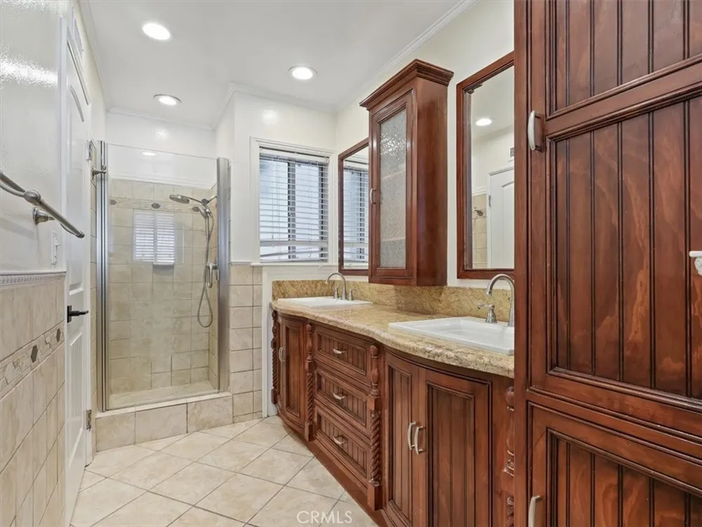 8501 Enfield Avenue Northridge, CA 90011