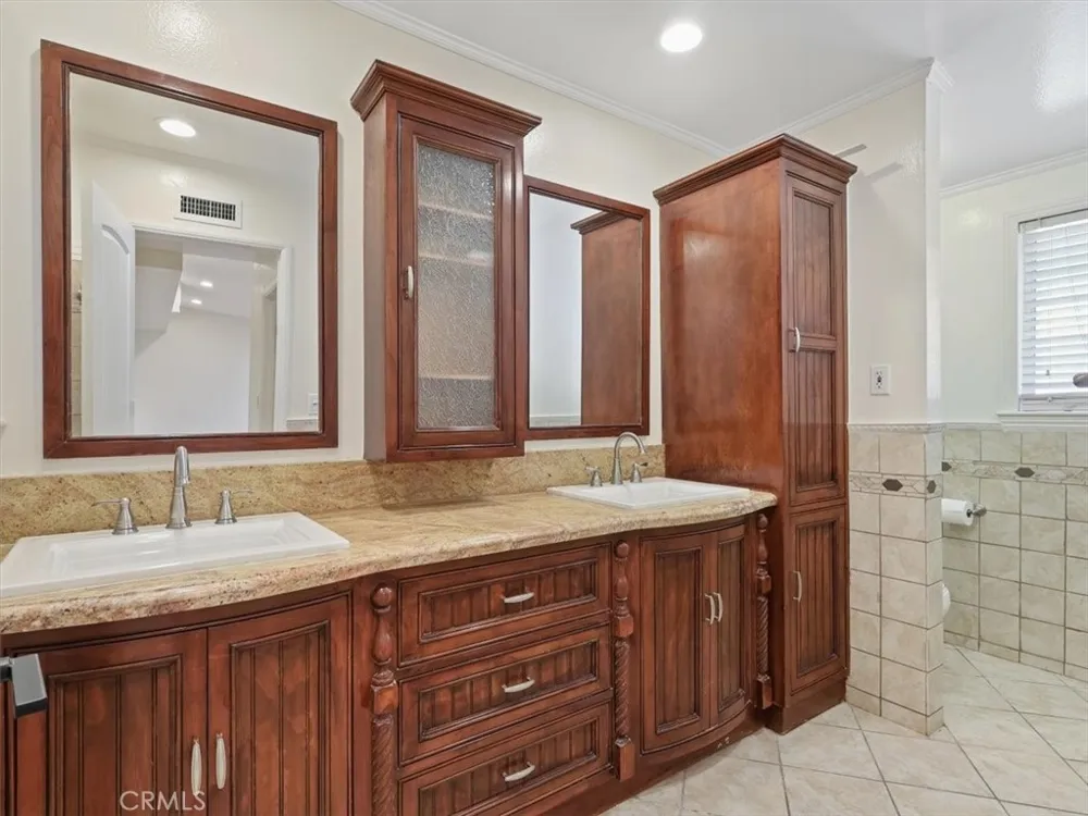8501 Enfield Avenue Northridge, CA 90011